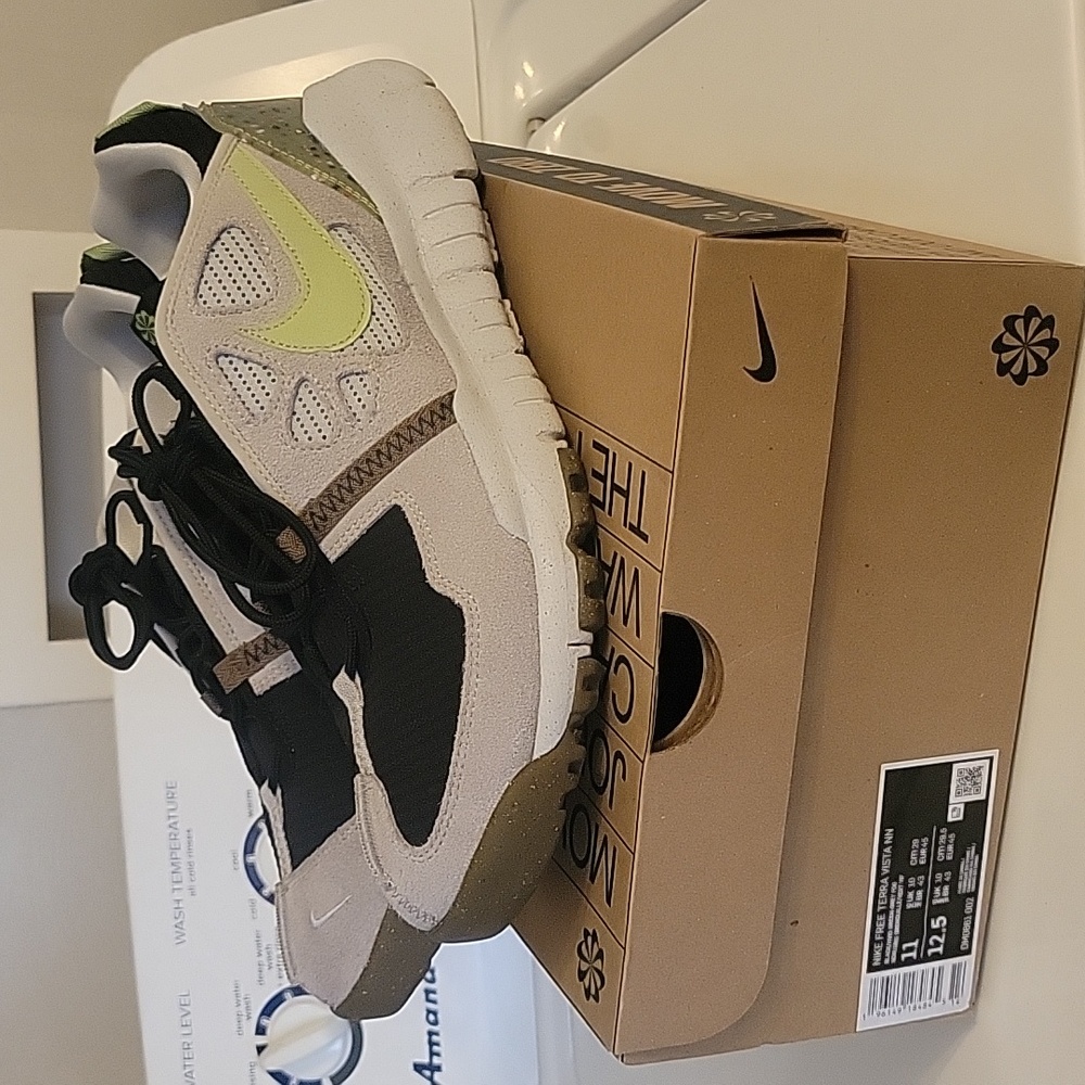Nike free terra vista used in good condition with box size 11